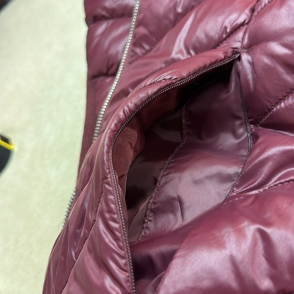 Love Tree Wine Puffer Nylon Vest Side Stretch Zippered Pockets Medium - Picture 10 of 10